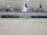 Tres muertos en tiroteo durante partido de hockey en EU